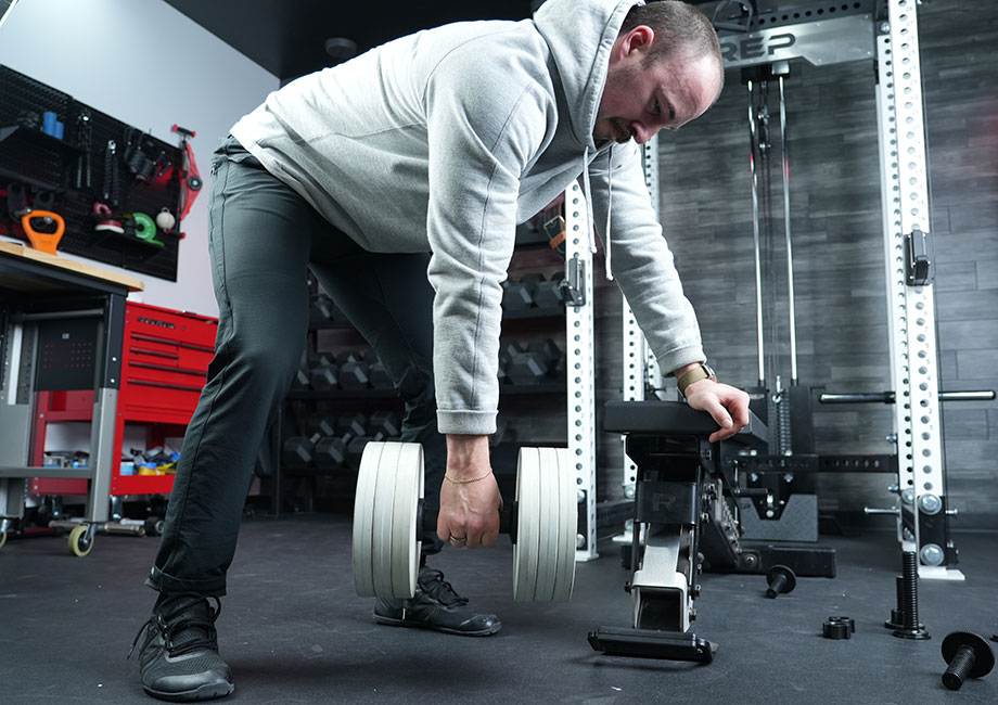 Coop using the Kensui AdaptaBELLs PRO for one-arm rows